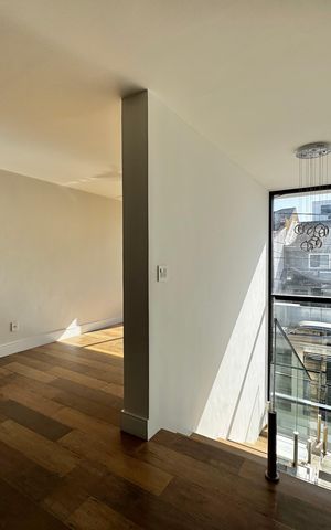 Casa de condomínio à venda com 300m², 3 quartos e 2 vagas Casa de condomínio à venda com 300m², 3 quartos e 2 vagasSala (Segundo Andar)