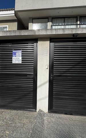 Casa de condomínio à venda com 300m², 3 quartos e 2 vagas Casa de condomínio à venda com 300m², 3 quartos e 2 vagasPlaquinha Quinto Andar