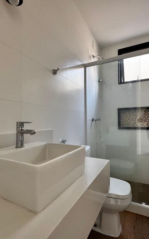 Casa de condomínio à venda com 300m², 3 quartos e 2 vagas Casa de condomínio à venda com 300m², 3 quartos e 2 vagasBanheiro Social