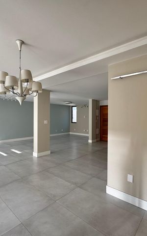 Casa de condomínio à venda com 300m², 3 quartos e 2 vagas Casa de condomínio à venda com 300m², 3 quartos e 2 vagasSala