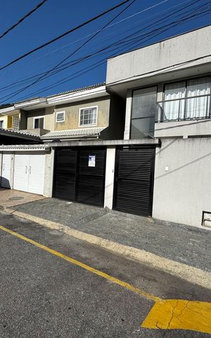 Casa de condomínio à venda com 300m², 3 quartos e 2 vagas Casa de condomínio à venda com 300m², 3 quartos e 2 vagasFachada
