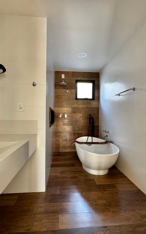 Casa de condomínio à venda com 300m², 3 quartos e 2 vagas Casa de condomínio à venda com 300m², 3 quartos e 2 vagasSuíte 1 - Banheiro