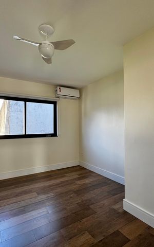 Casa de condomínio à venda com 300m², 3 quartos e 2 vagas Casa de condomínio à venda com 300m², 3 quartos e 2 vagasQuarto