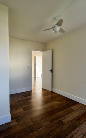 Casa de condomínio à venda com 300m², 3 quartos e 2 vagas Casa de condomínio à venda com 300m², 3 quartos e 2 vagasQuarto