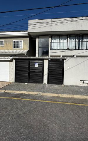 Casa de condomínio à venda com 300m², 3 quartos e 2 vagas Casa de condomínio à venda com 300m², 3 quartos e 2 vagasFachada