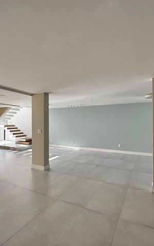 Casa de condomínio à venda com 300m², 3 quartos e 2 vagas Casa de condomínio à venda com 300m², 3 quartos e 2 vagasSala