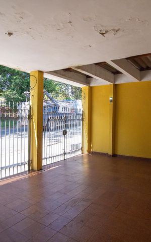 Casa à venda com 130m², 2 quartos e 2 vagas Casa à venda com 130m², 2 quartos e 2 vagasGaragem