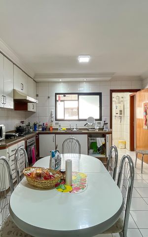 Apartamento à venda com 130m², 3 quartos e 2 vagas Apartamento à venda com 130m², 3 quartos e 2 vagasCozinha