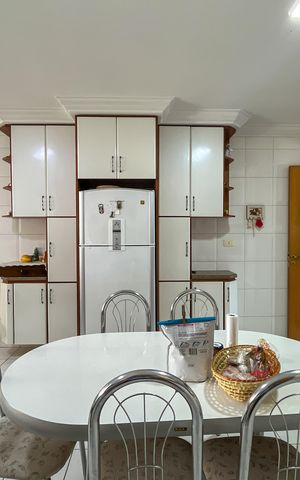 Apartamento à venda com 130m², 3 quartos e 2 vagas Apartamento à venda com 130m², 3 quartos e 2 vagasCozinha