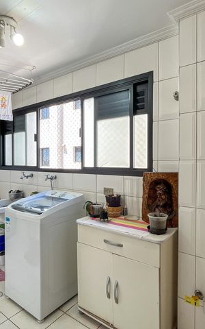 Apartamento à venda com 130m², 3 quartos e 2 vagas Apartamento à venda com 130m², 3 quartos e 2 vagasÁrea de Serviço