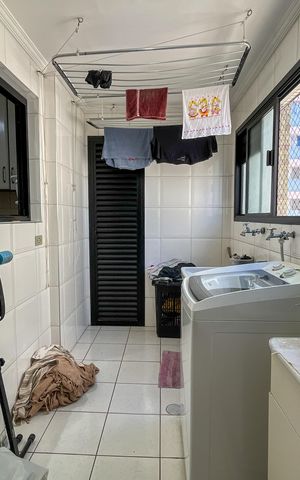 Apartamento à venda com 130m², 3 quartos e 2 vagas Apartamento à venda com 130m², 3 quartos e 2 vagasÁrea de Serviço