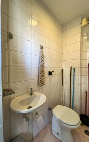 Apartamento à venda com 130m², 3 quartos e 2 vagas Apartamento à venda com 130m², 3 quartos e 2 vagasBanheiro de serviço
