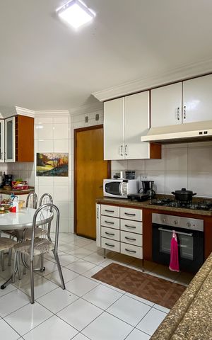 Apartamento à venda com 130m², 3 quartos e 2 vagas Apartamento à venda com 130m², 3 quartos e 2 vagasCozinha