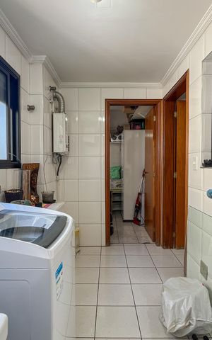 Apartamento à venda com 130m², 3 quartos e 2 vagas Apartamento à venda com 130m², 3 quartos e 2 vagasÁrea de Serviço