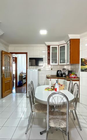 Apartamento à venda com 130m², 3 quartos e 2 vagas Apartamento à venda com 130m², 3 quartos e 2 vagasCozinha