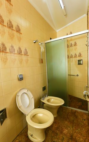 Casa para alugar com 450m², 5 quartos e 7 vagas Casa para alugar com 450m², 5 quartos e 7 vagasBanheiro da Suíte 1