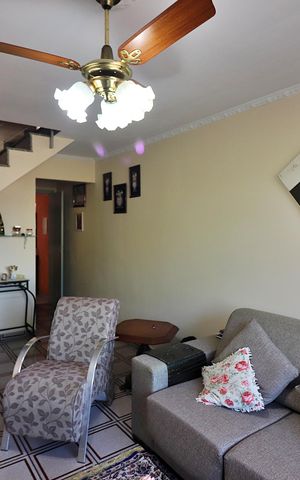 Casa à venda com 139m², 2 quartos e 2 vagasSala