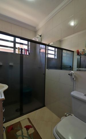 Casa à venda com 139m², 2 quartos e 2 vagasBanheiro Social