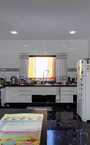 Casa à venda com 223m², 2 quartos e 10 vagas Casa à venda com 223m², 2 quartos e 10 vagasCozinha