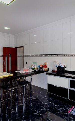 Casa à venda com 223m², 2 quartos e 10 vagas Casa à venda com 223m², 2 quartos e 10 vagasCozinha
