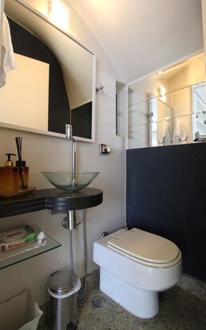 Casa à venda com 315m², 4 quartos e 6 vagasLavabo