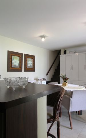 Casa à venda com 315m², 4 quartos e 6 vagasEdícula