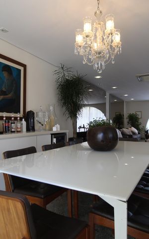 Casa à venda com 315m², 4 quartos e 6 vagasSala