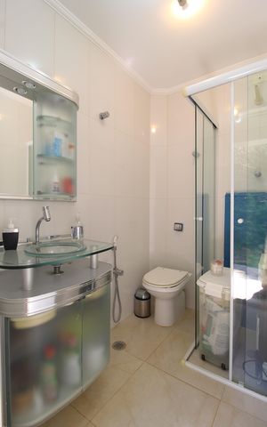 Casa à venda com 315m², 4 quartos e 6 vagasBanheiro de Serviço