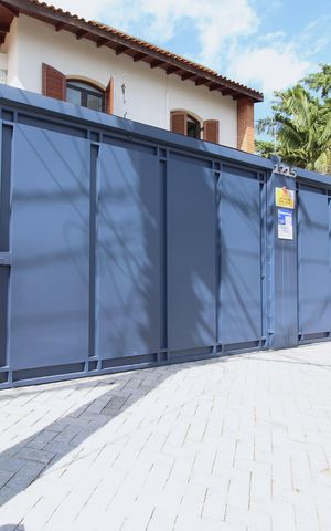 Casa à venda com 315m², 4 quartos e 6 vagasFachada