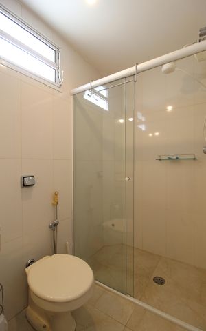 Casa à venda com 315m², 4 quartos e 6 vagasBanheiro Edícula