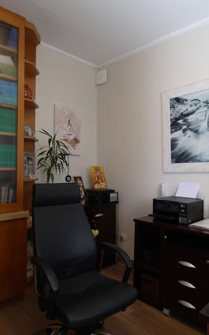 Casa à venda com 315m², 4 quartos e 6 vagasEscritório