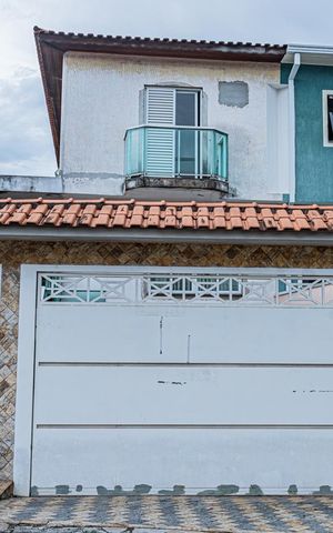 Casa à venda com 196m², 3 quartos e 4 vagas Casa à venda com 196m², 3 quartos e 4 vagasFachada