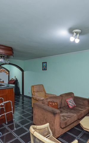 Casa à venda com 158m², 3 quartos e 2 vagas Casa à venda com 158m², 3 quartos e 2 vagasSala