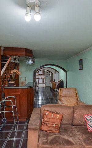 Casa à venda com 158m², 3 quartos e 2 vagas Casa à venda com 158m², 3 quartos e 2 vagasSala