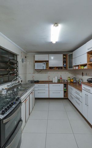 Casa à venda com 158m², 3 quartos e 2 vagas Casa à venda com 158m², 3 quartos e 2 vagasCozinha
