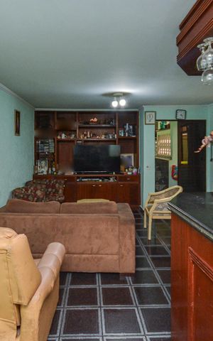 Casa à venda com 158m², 3 quartos e 2 vagas Casa à venda com 158m², 3 quartos e 2 vagasSala
