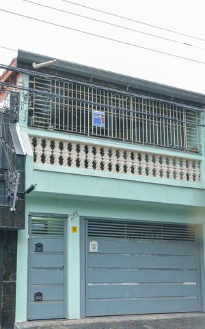 Casa à venda com 158m², 3 quartos e 2 vagas Casa à venda com 158m², 3 quartos e 2 vagasFachada