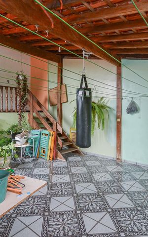 Casa à venda com 158m², 3 quartos e 2 vagas Casa à venda com 158m², 3 quartos e 2 vagasVaranda