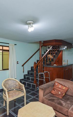 Casa à venda com 158m², 3 quartos e 2 vagas Casa à venda com 158m², 3 quartos e 2 vagasSala