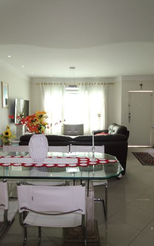 Casa de condomínio à venda com 199m², 3 quartos e 4 vagasSala