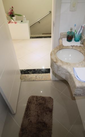 Casa de condomínio à venda com 199m², 3 quartos e 4 vagasLavabo