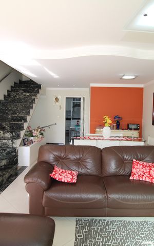 Casa de condomínio à venda com 199m², 3 quartos e 4 vagasSala