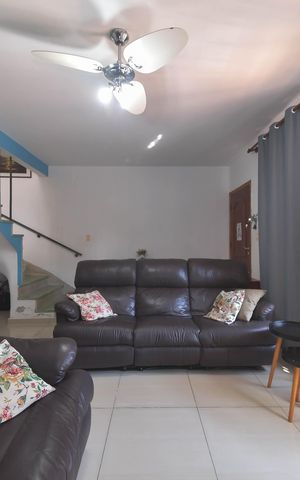 Casa à venda com 129m², 3 quartos e 2 vagasSala