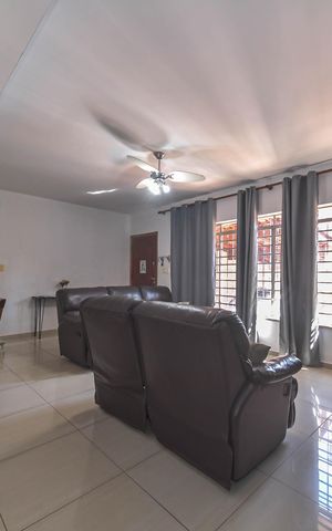 Casa à venda com 129m², 3 quartos e 2 vagasSala