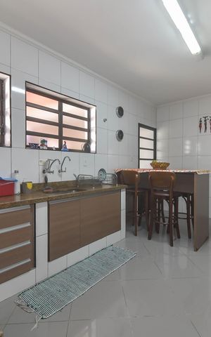 Casa à venda com 129m², 3 quartos e 2 vagasCozinha