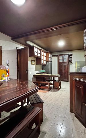 Casa à venda com 850m², 5 quartos e 7 vagas Casa à venda com 850m², 5 quartos e 7 vagasCozinha