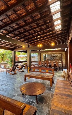 Casa à venda com 850m², 5 quartos e 7 vagas Casa à venda com 850m², 5 quartos e 7 vagasÁrea externa