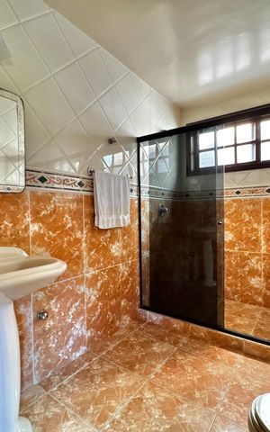 Casa à venda com 850m², 5 quartos e 7 vagas Casa à venda com 850m², 5 quartos e 7 vagasSalão Terceiro Andar - Banheiro