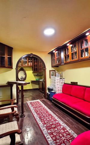Casa à venda com 850m², 5 quartos e 7 vagas Casa à venda com 850m², 5 quartos e 7 vagasQuarto 3 - Escritório