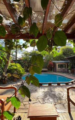 Casa à venda com 850m², 5 quartos e 7 vagas Casa à venda com 850m², 5 quartos e 7 vagasÁrea externa